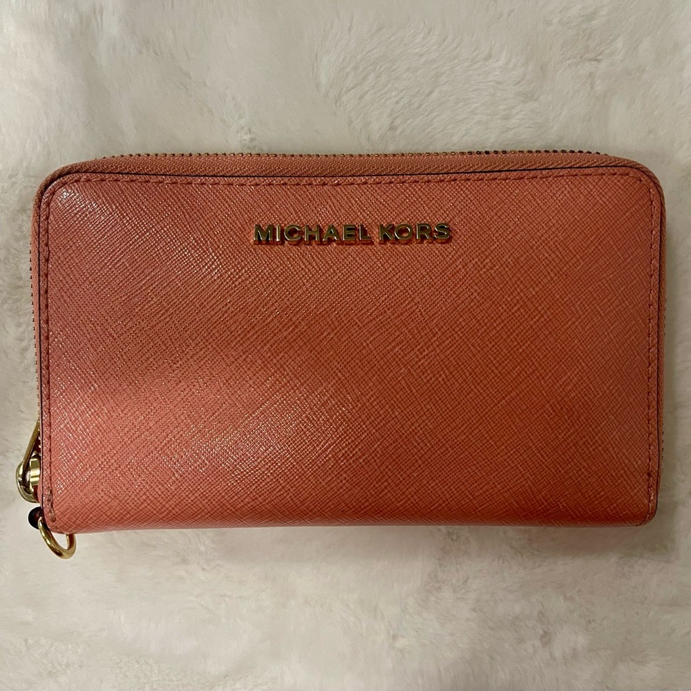 EUC Michael Kors Leather Wallet in Pink.
